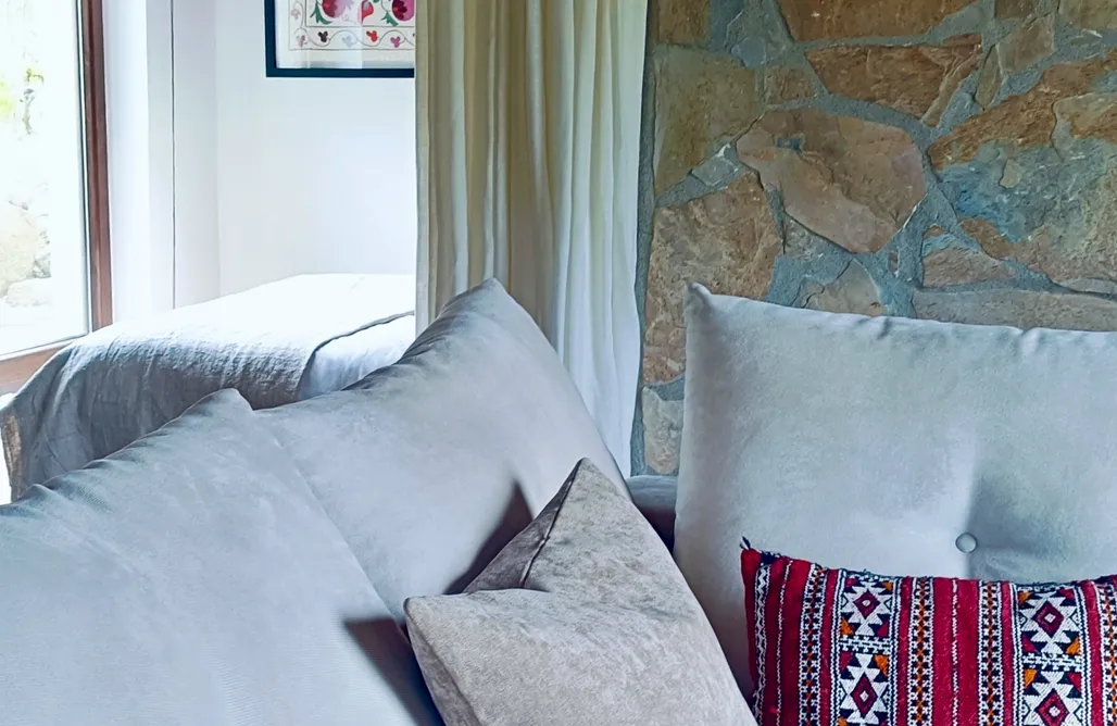 Casiña Raíz Entre viñas y cielo Ribeira Sacra AlohaCamp