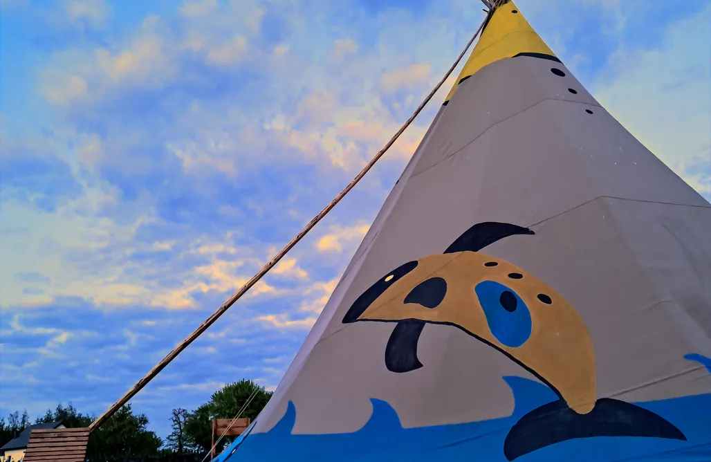 noclegi AlohaCamp Nocleg w namiocie tipi nad jeziorem 4