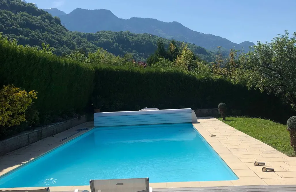 Kurztrip Europa Les Pomeroles vue panoramique et Piscine 1