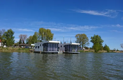 Zdjęcie obiektu ARKA 1  domki na wodzie, rower wodny, parking, wifi