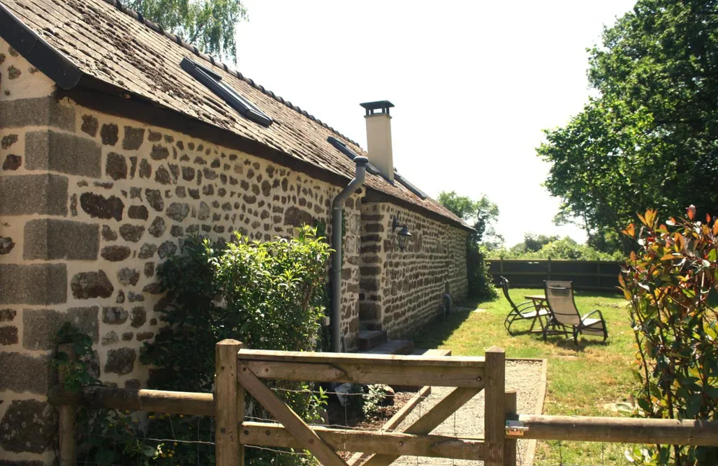 Honey Suckle Hideaway AlohaCamp