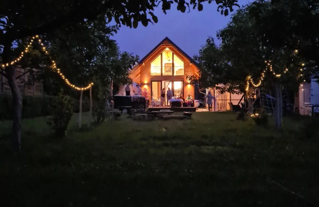 First Minute 2025 Studio Brzózka

 3