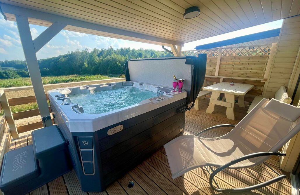 noclegi AlohaCamp Osada Skoczkowo domki z jacuzzi, sauną i balią nad jeziorem 1