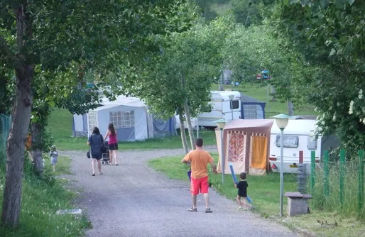 Zdjęcie obiektu Sitio para tiendas - Camping Laspaúles  
