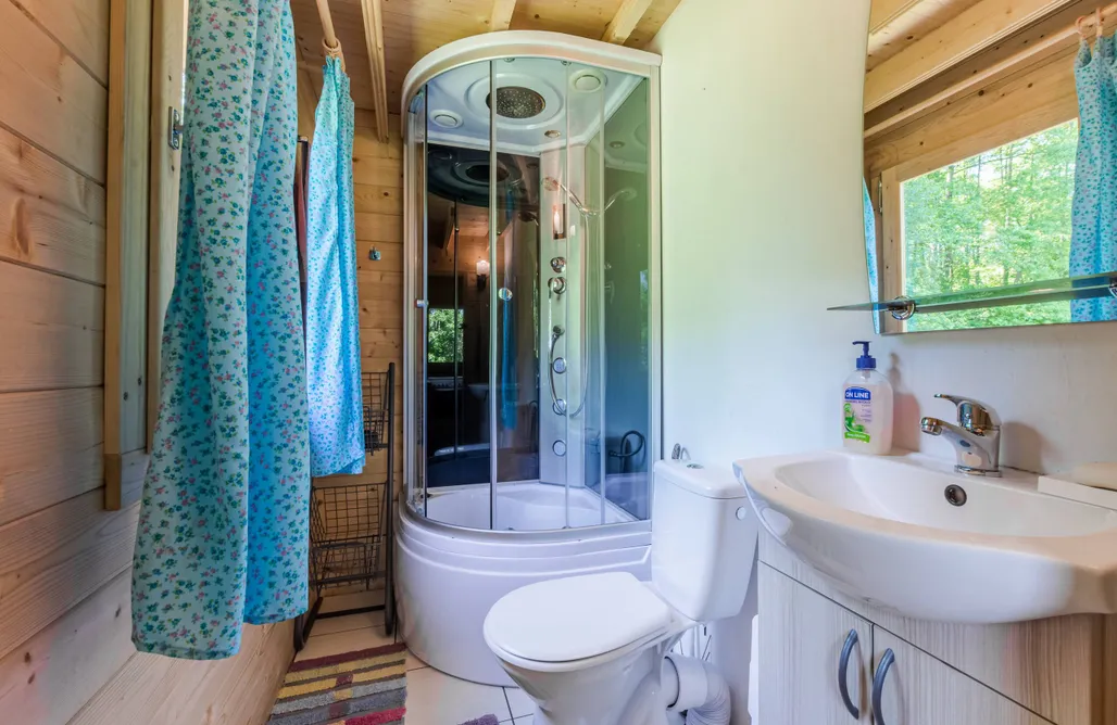 noclegi AlohaCamp Domek na Polanie nad jeziorem. 1