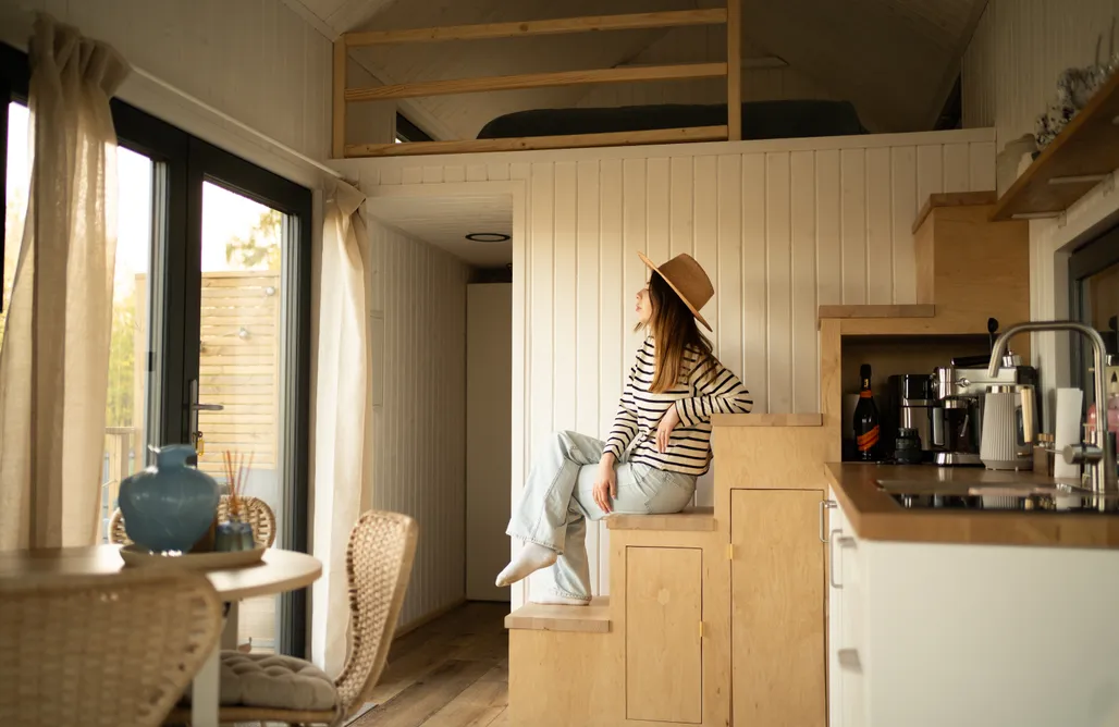 noclegi AlohaCamp Tiny House Okno na Beskidy domek z balią , sauną i widokiem na góry 5