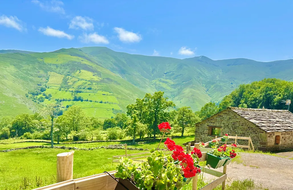Hoteles Rurales en Cantabria Las Cabañas del Valle: Cabaña Los Caballos 2