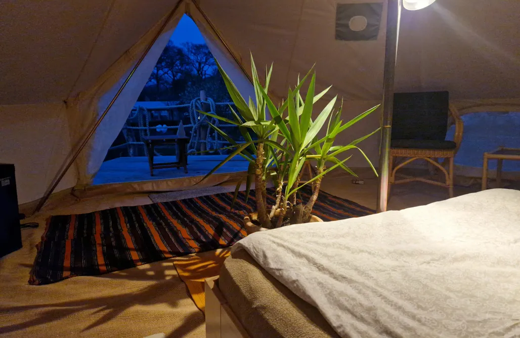 AlohaCamp Himmelszelt Glamping-Zelt auf einer erhöhten Plattform 3