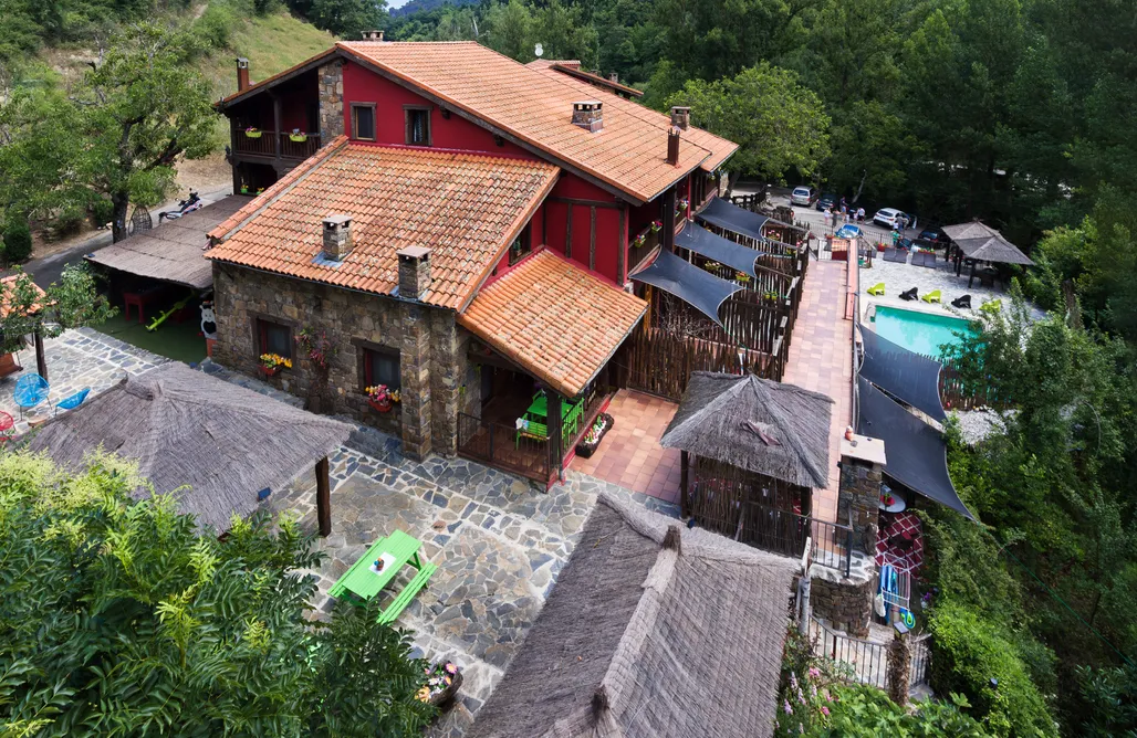 Hoteles Rurales en Cantabria  Suite con porche en Picos de Europa.  1