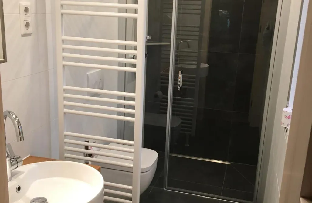 AlohaCamp Blaues Haus: Drei-Zimmer-Haus 1