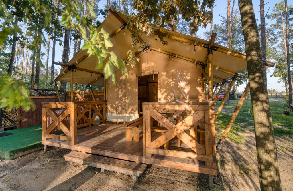 Odkryj miejsca na wyjazd z pupilem 🐶 Glamping Safari z prywatnym jacuzzi, kuchnią, łazienką 3