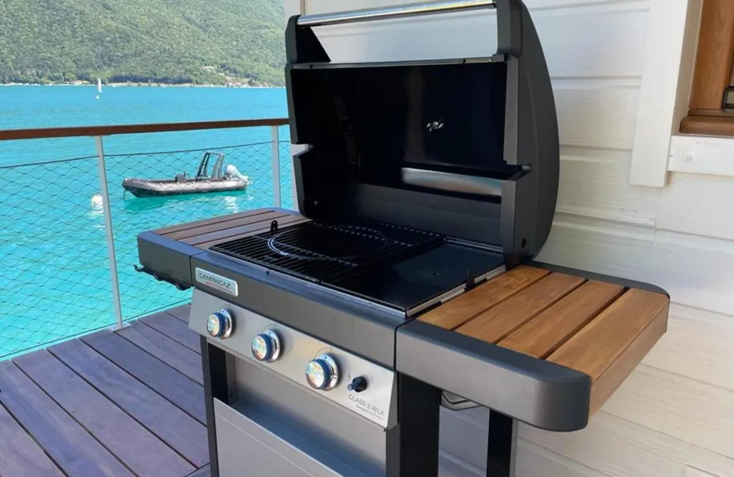 AlohaCamp accommodation Chalet Coquillage Waterfront Escape On Lake 1