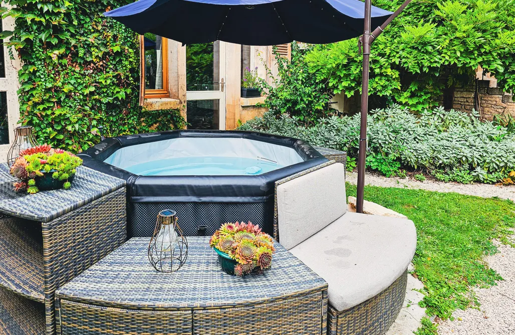 Romantisches Wochenende Whirlpool Suite Charmante 1-Zimmer-Wohnung mit Garten • Le Loup 3