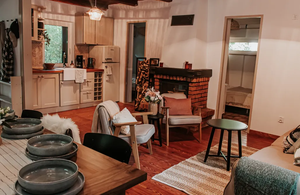 AlohaCamp accommodation Okno na Las 5