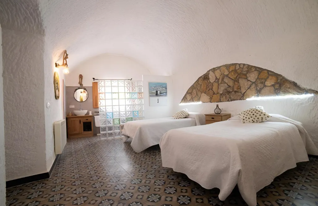 AlohaCamp Cueva 1  2