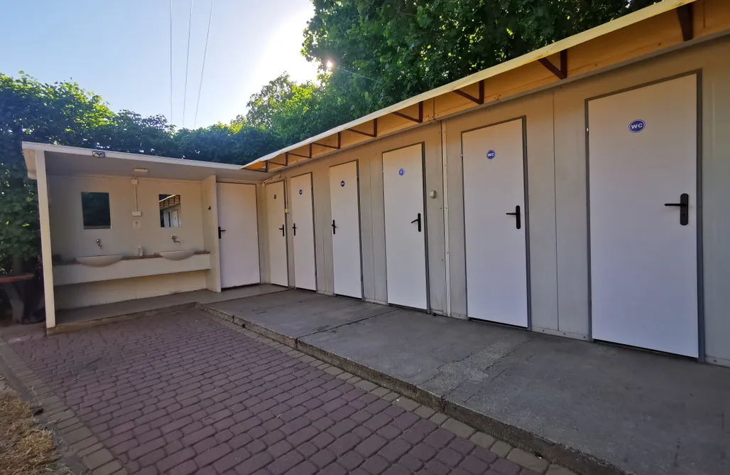 AlohaCamp Miejsce na namiot z podłączeniem do prądu 2