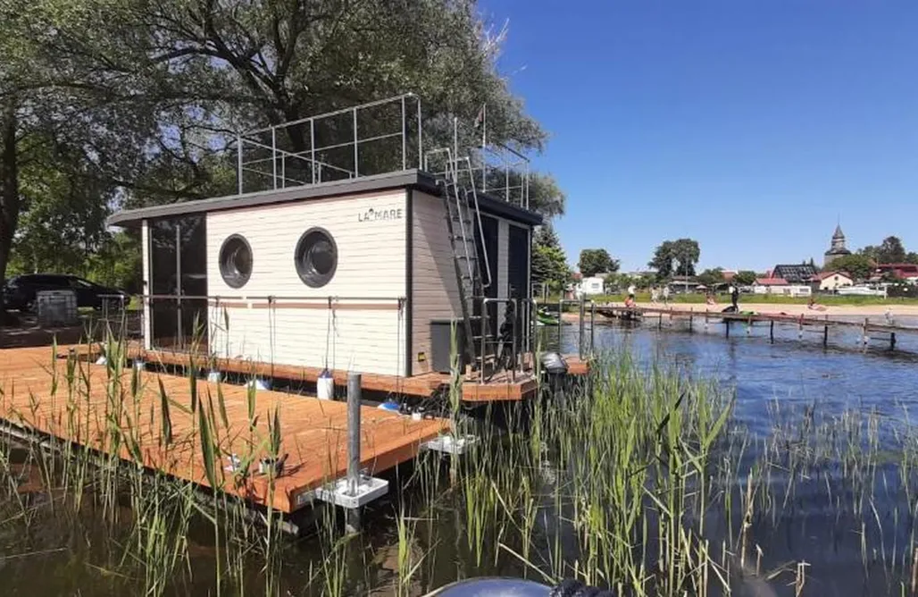 noclegi AlohaCamp Houseboat pływający domek 5