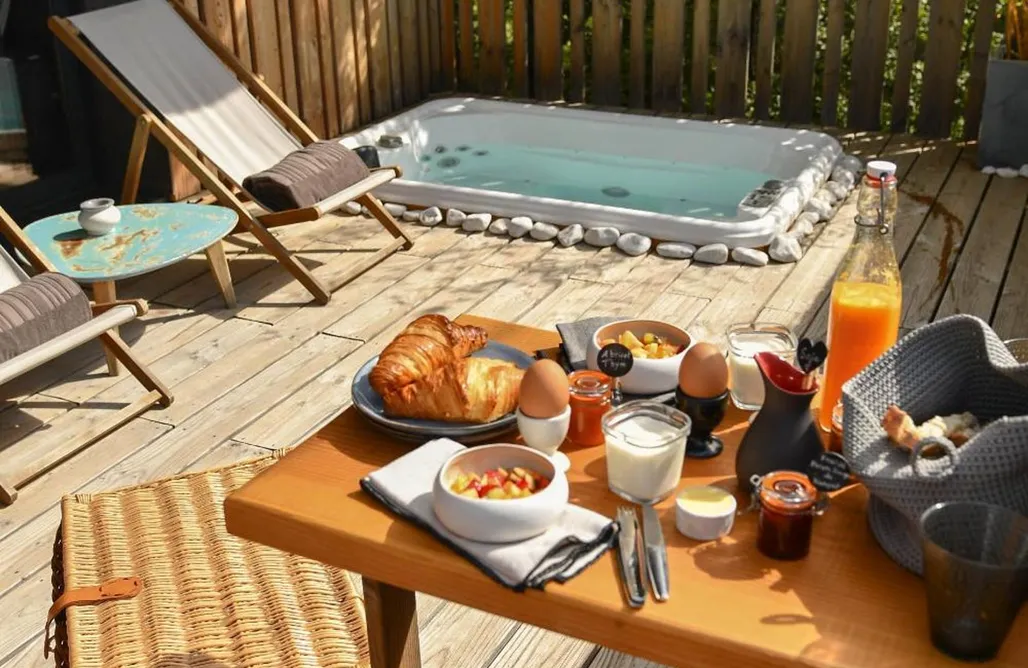 Unterkunft AlohaCamp Bien Loin d'Ici Spa B&B 4