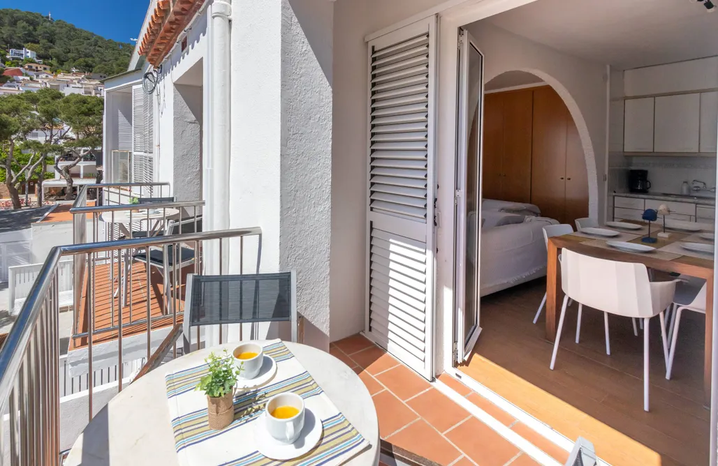 AlohaCamp accommodation Apartamento frente al mar en Tamariu II 3