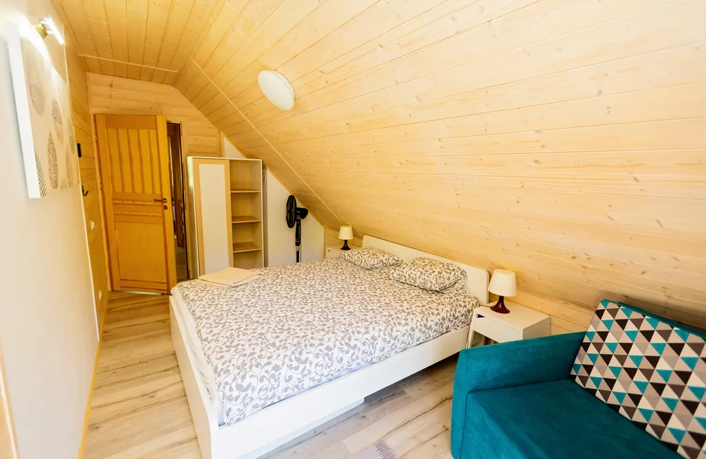 AlohaCamp Domek z 3 sypialniami na piętrze 4