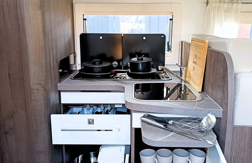 AlohaCamp Benimar Tessoro 463 06 bagażnik 3