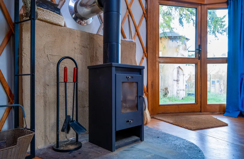 AlohaCamp Kunterbunthof Weinrote Jurte 4