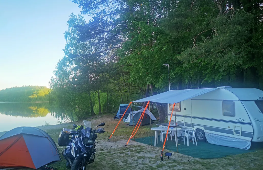 AlohaCamp Miejsce pod namiot - pole nr 1 - bez prądu 1