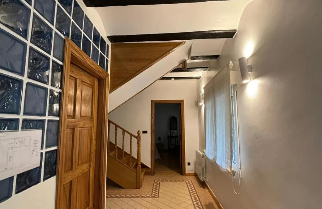 noclegi AlohaCamp Casa El Jardín Vertical Villaverde Peñahorada 1