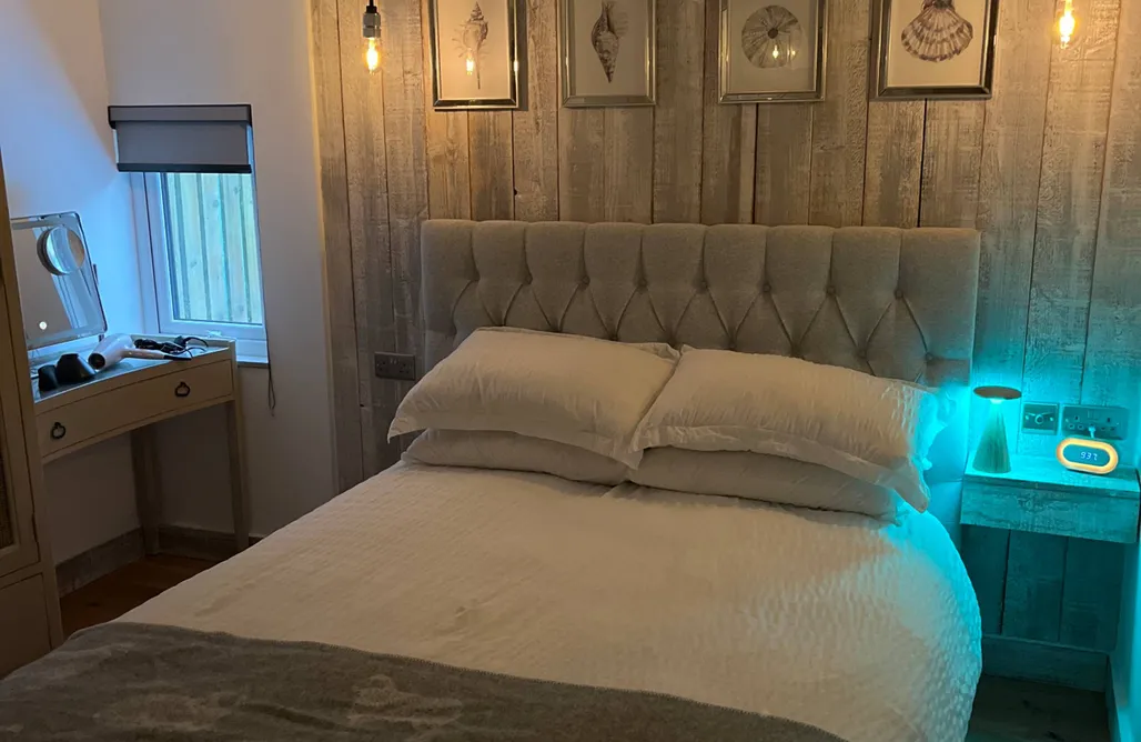 AlohaCamp Luxurious Riverside lodge with wood fired hot tub 4