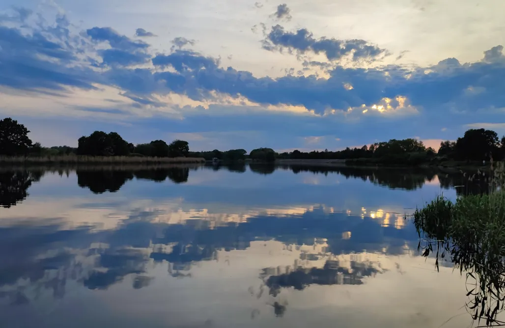 AlohaCamp accommodation Houseboat pływający dom Water Lady bez patentu motorowodnego 1