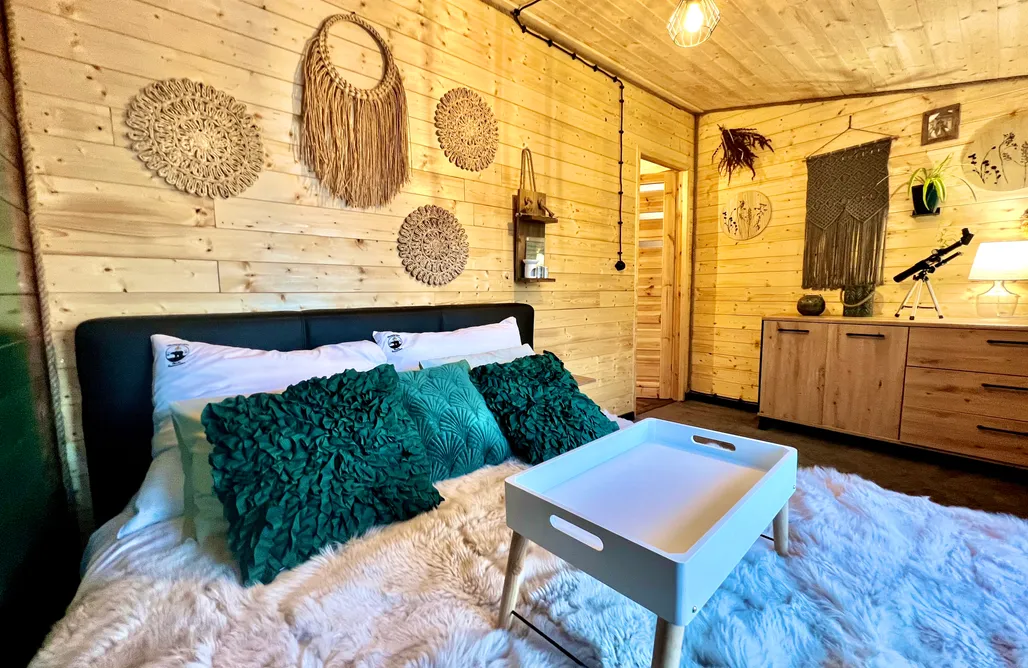 AlohaCamp Premium Chata Bieszczadzka D1 jacuzzi sauna basen 900m2ogród komienk  3