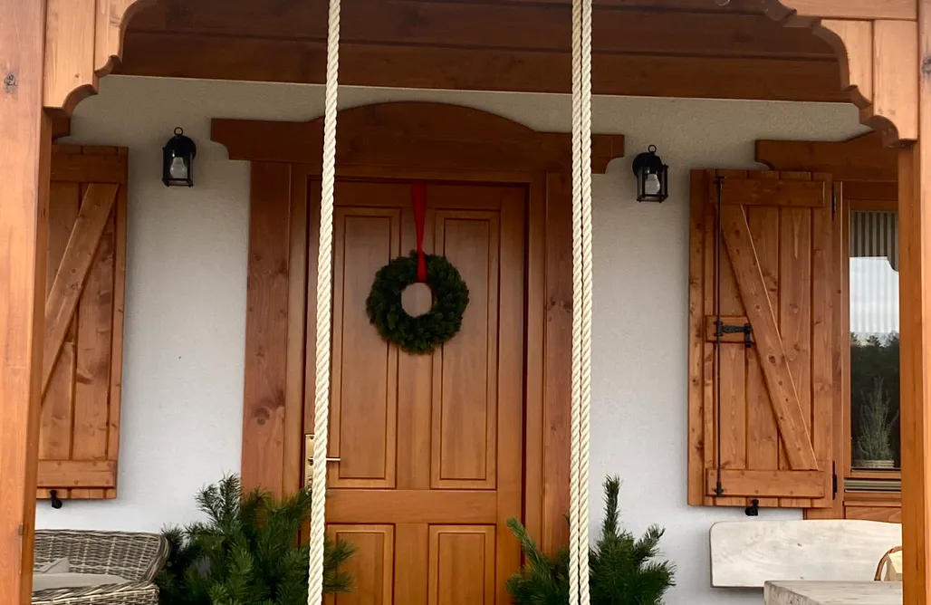 noclegi AlohaCamp Kaszubskie Chabry -  domek z widokiem na jezioro i balią 1