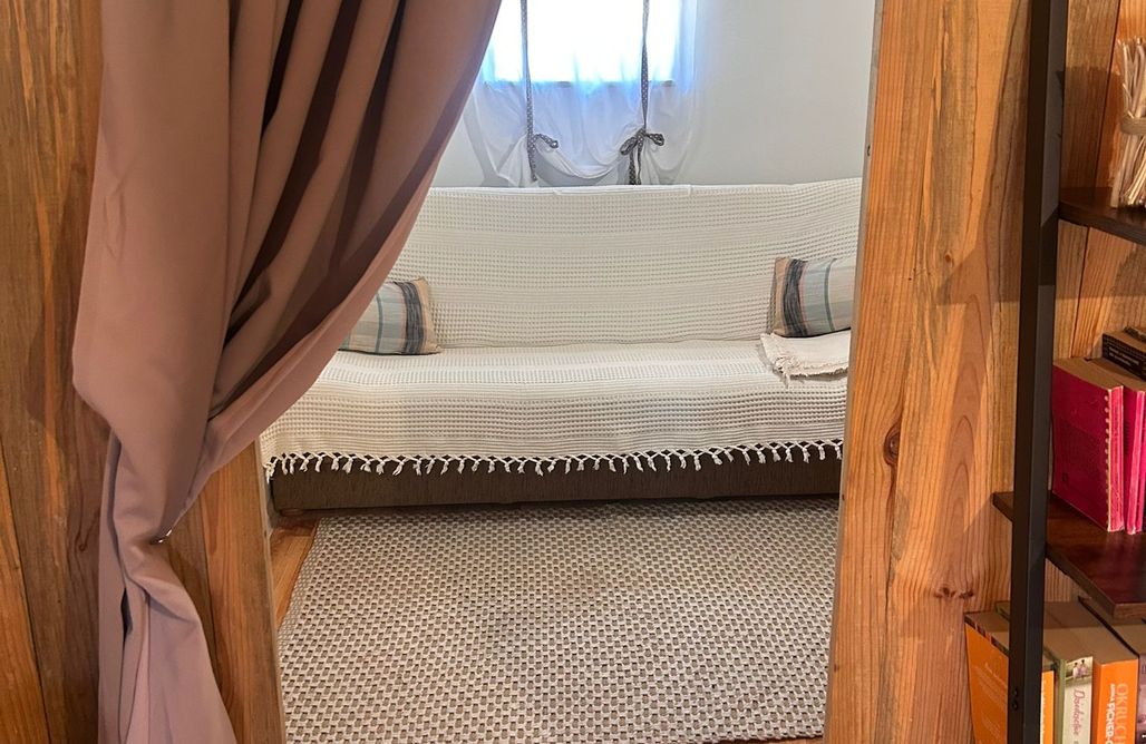 AlohaCamp Klimatyczna 80-letnia chata z duszą – 80 lat historii pośród szumu drzew i ognia w kominku 4