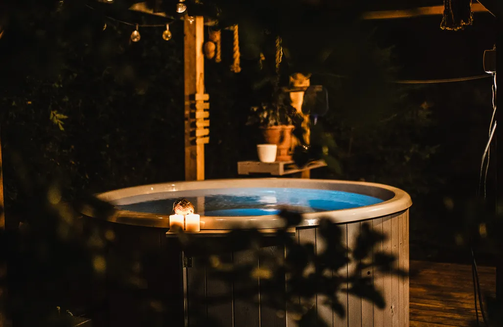 Noclegi W Polsce Aloha Glamp - Jurty z prywatną balią | sauna | rzeka | Energylandia 3