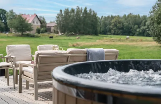 Zdjęcie obiektu Vilanovka - domki z prywatną balią przy stawie i lesie