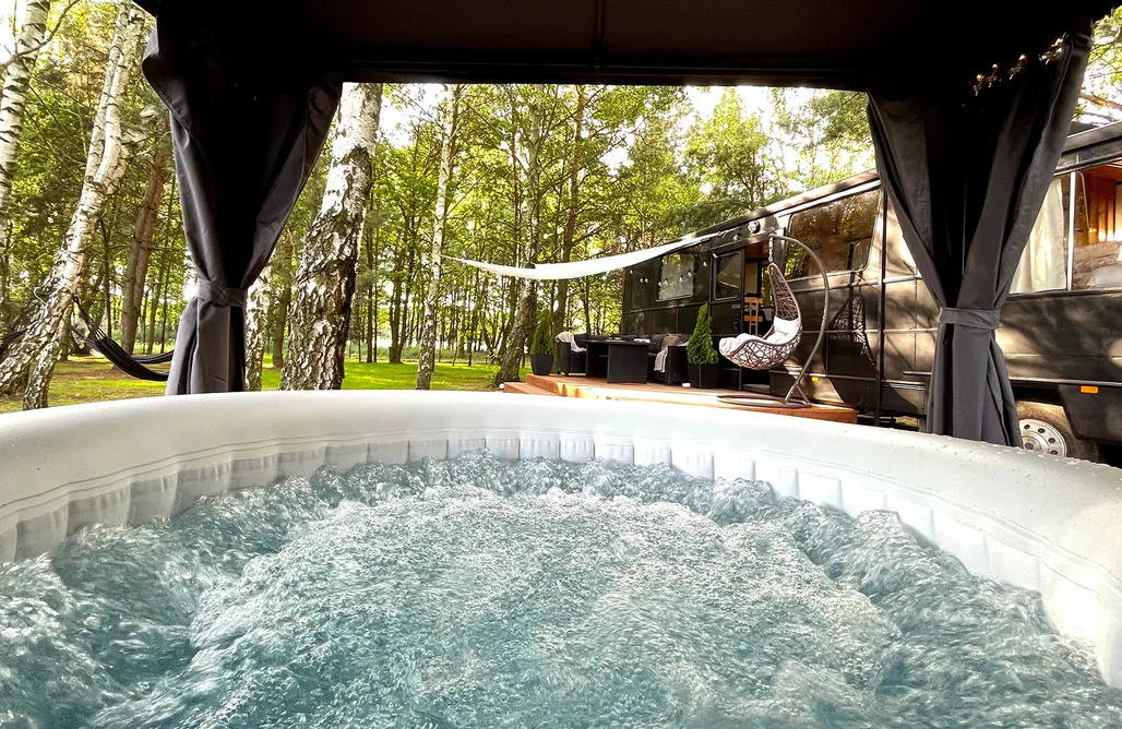 AlohaCamp accommodation Dom.Las & Bus - wyjątkowy nocleg w amerykańskim autobusie 4