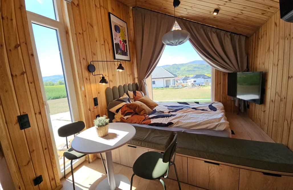 Hébergement AlohaCamp Quelle Vue - chalet avec sauna et vue sur les Monts des Hiboux 4