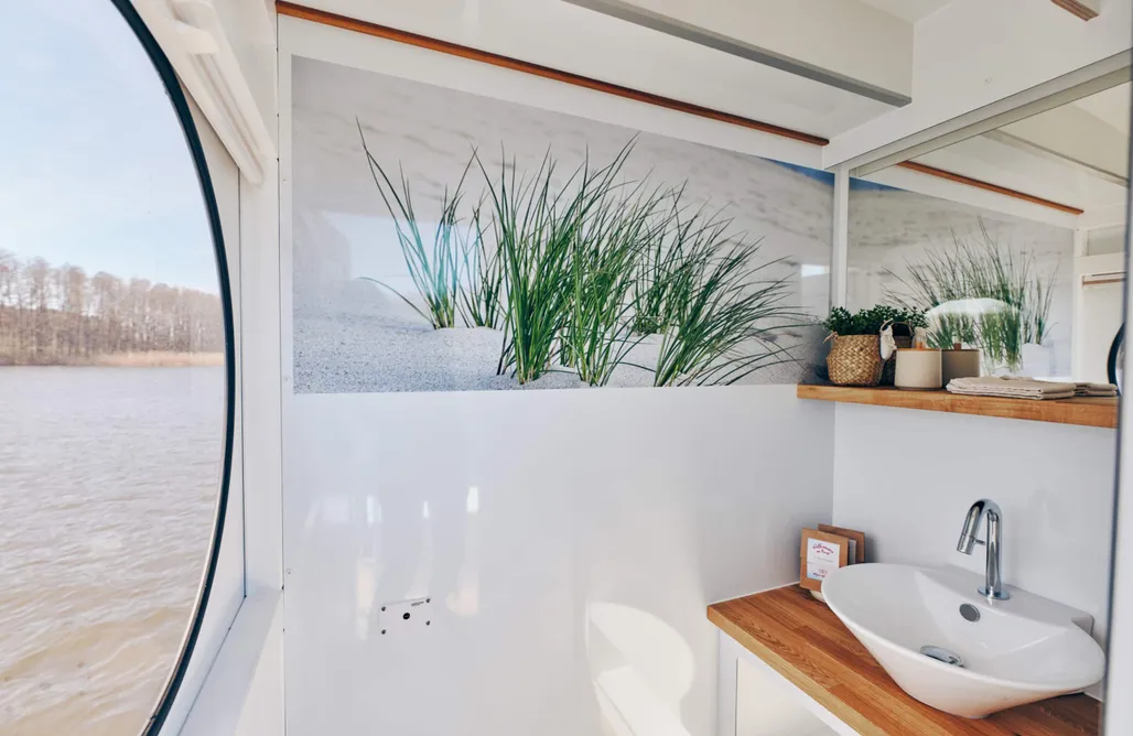 AlohaCamp Hausboot 1