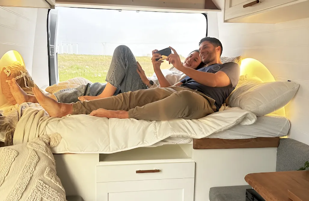 AlohaCamp Camper Van Barcelona: Original, Ebre 4