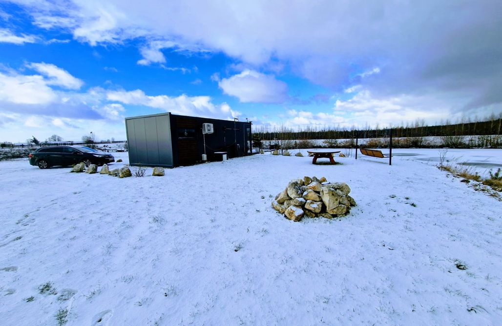 noclegi AlohaCamp  GRETA  - Domek modułowy nad stawem przy lesie  1
