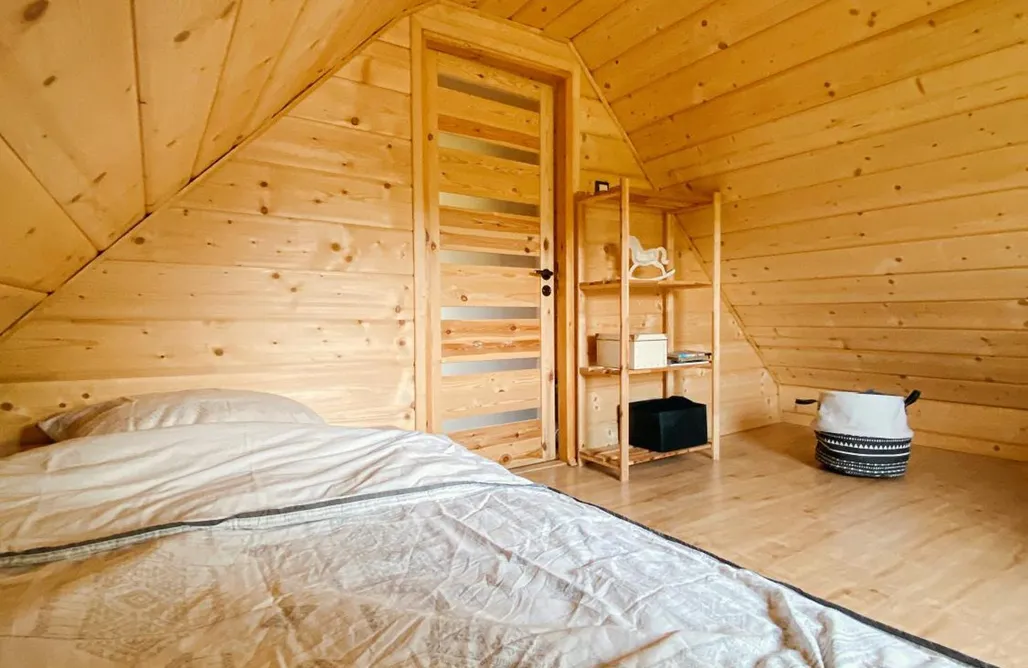 AlohaCamp Chata z Kraja 4
