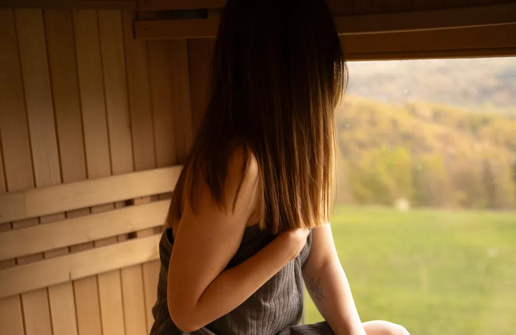 noclegi AlohaCamp Tiny House Okno na Beskidy domek z balią , sauną i widokiem na góry 1