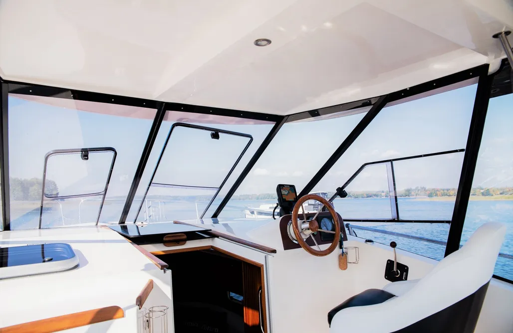 AlohaCamp accommodation Łódź Futura 860 Houseboat - jacht motorowy bez patentu 5