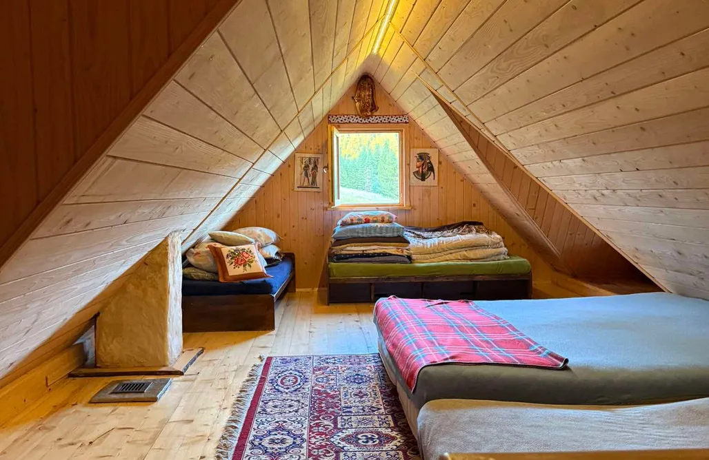 AlohaCamp Terenówka Bacówka 4