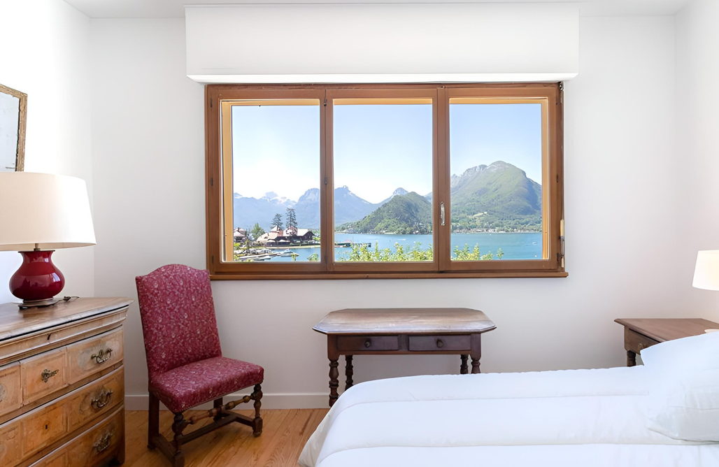 AlohaCamp Le Fartot: Rustic House with Private Dock. 2