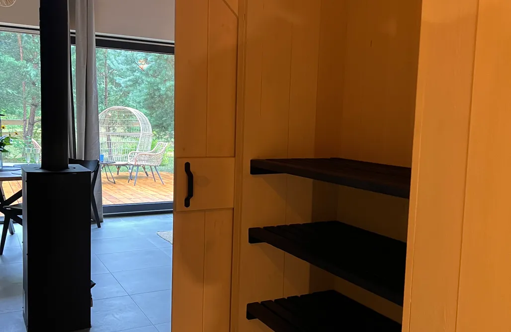 alojamientos AlohaCamp Szuwarowe Domki na Mazurach: Domek w Konwaliach  1