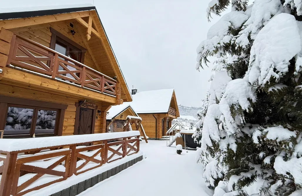 Domki z Bali na miedzy AlohaCamp