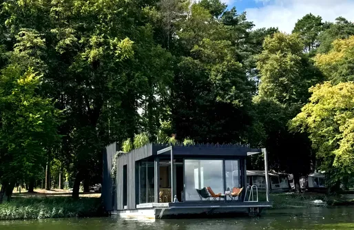 Zdjęcie obiektu Loft na Wodzie w środku lasu Bogaczewo