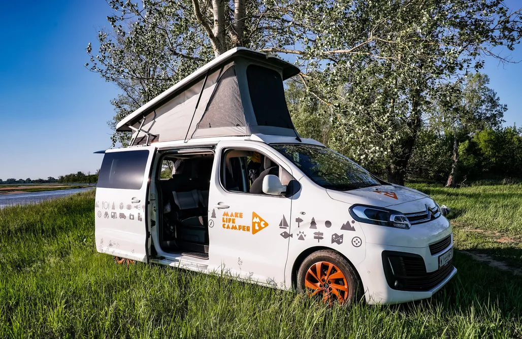 Unterkunft AlohaCamp Kampervan Make Life Camper Citroen Spacetourer mit Schlafdach 5