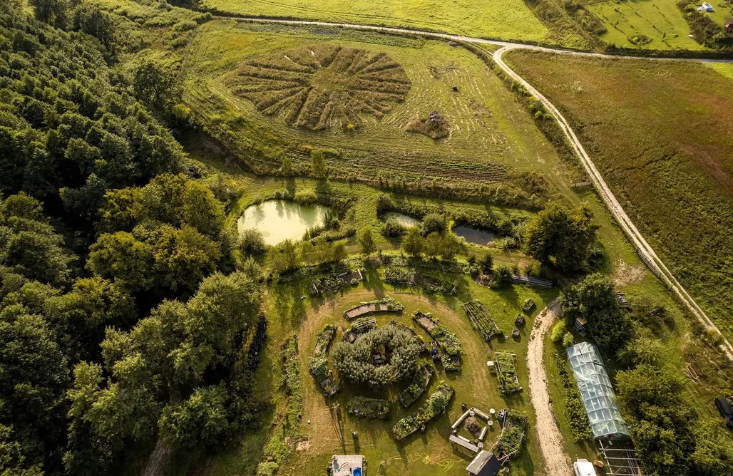 Fajne Wczasy EtnoWarmia - namiot tipi w wąwozie 1
